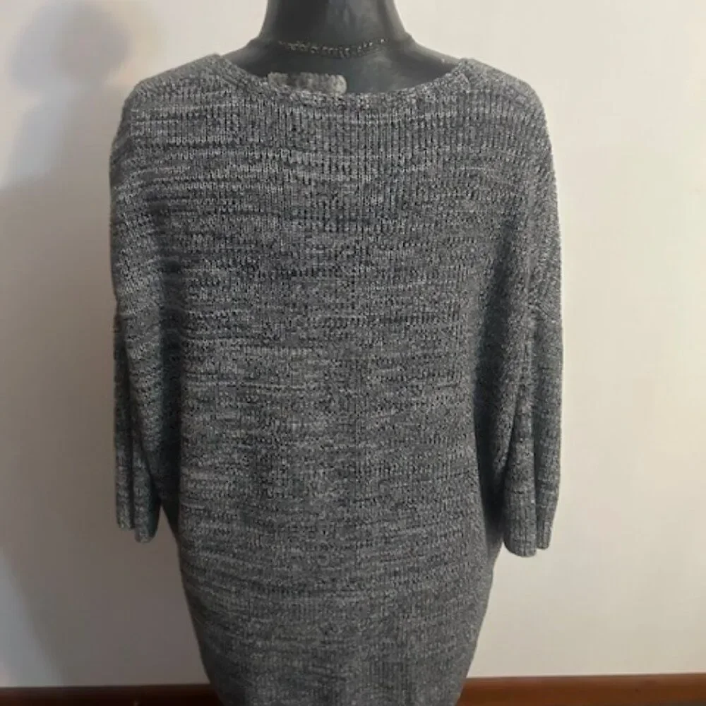 Express Black/White Knit Hi/Lo  V-neck oversize sweater, size M